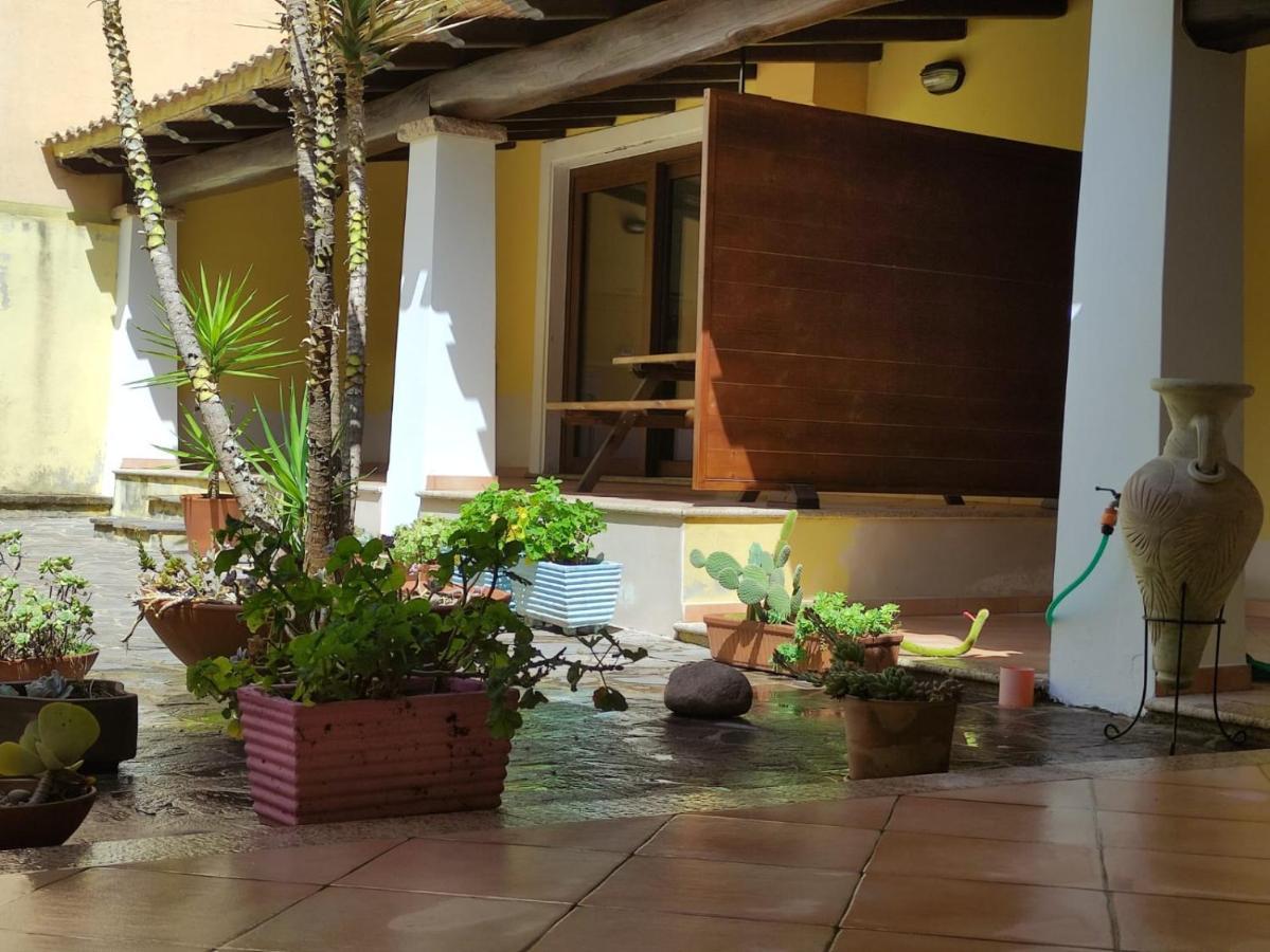 Casa Il Cortile Fiorito Appartement Tortolì Buitenkant foto